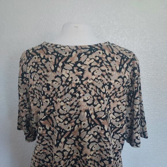 Banana Republic Malibu Tee Animal Print V-Neck Short Sleeve Size XL - Picture 8 of 9